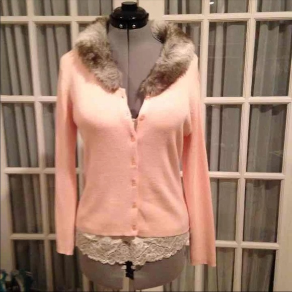 Bonnie and Bill peach sweater w/ faux fur collar size medium - Picture 5 of 5